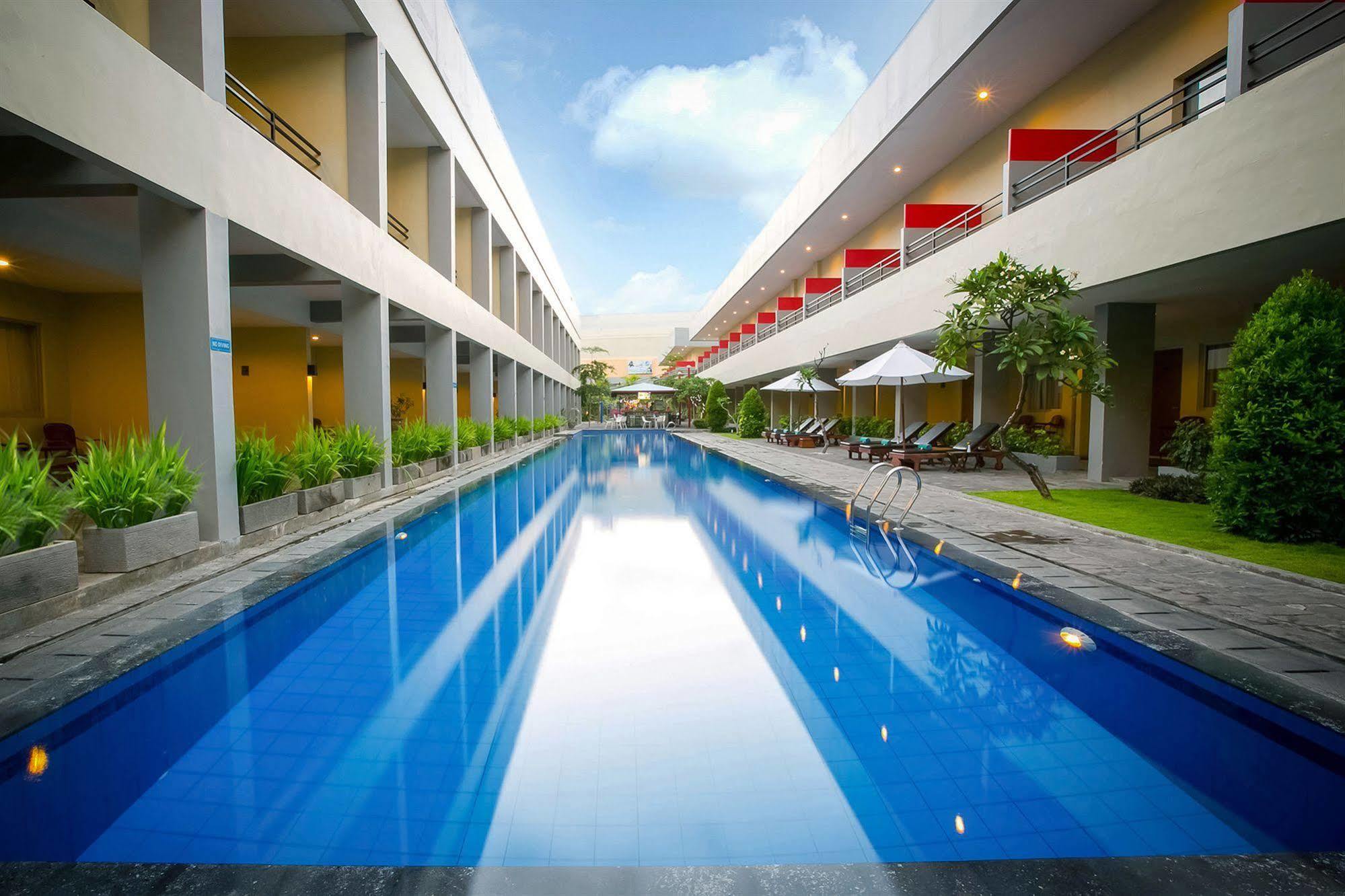 Kuta Station Hotel And Spa Bali Exteriér fotografie